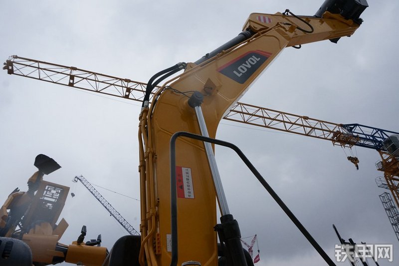 雷沃重工FR220E挖掘机局部