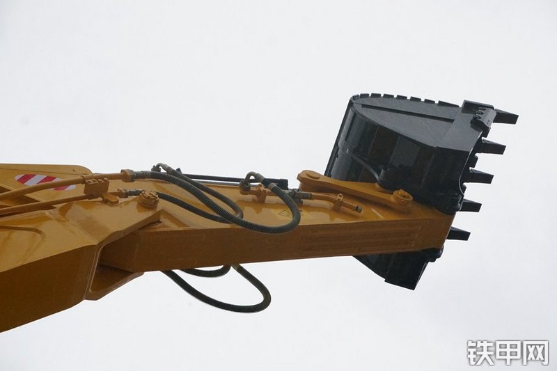 雷沃重工FR370E挖掘机局部