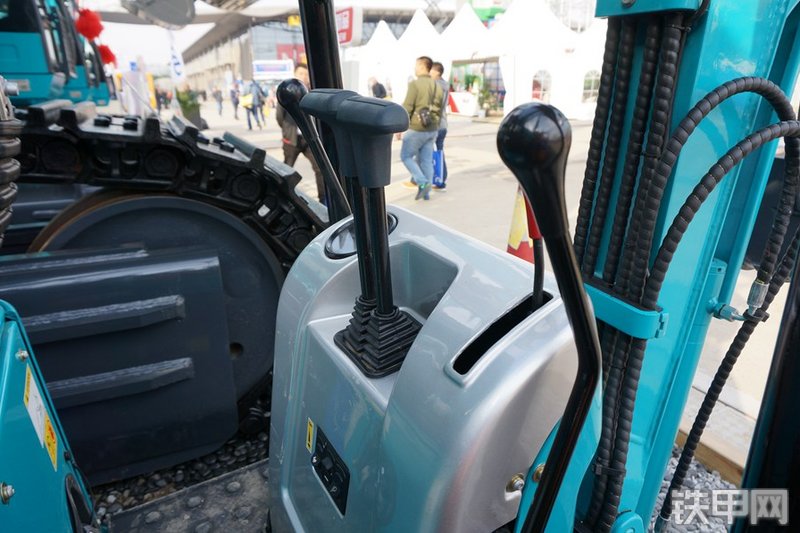 山河智能SWE08B挖掘机局部