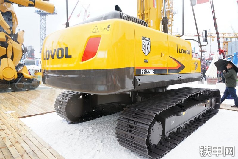 雷沃重工FR220E挖掘机整机外观