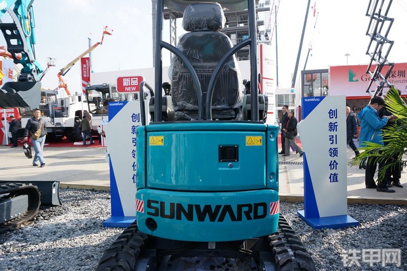 山河智能SWE18UB挖掘机整机外观