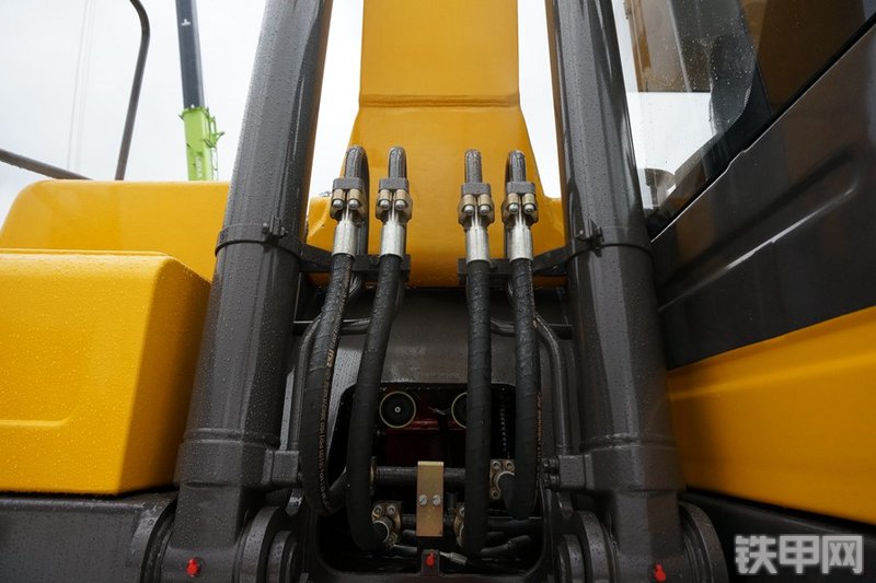 雷沃重工FR220E挖掘机局部