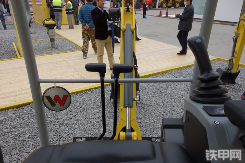 威克诺森EZ17挖掘机局部