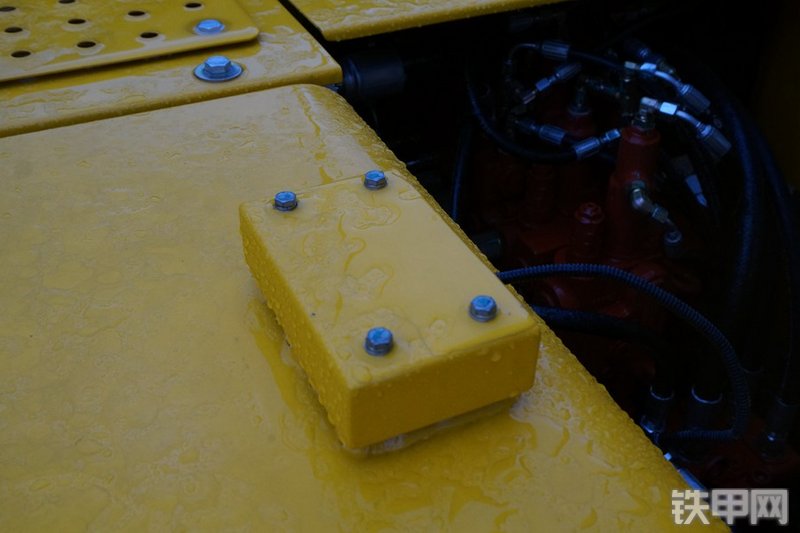 雷沃重工FR170E挖掘机局部