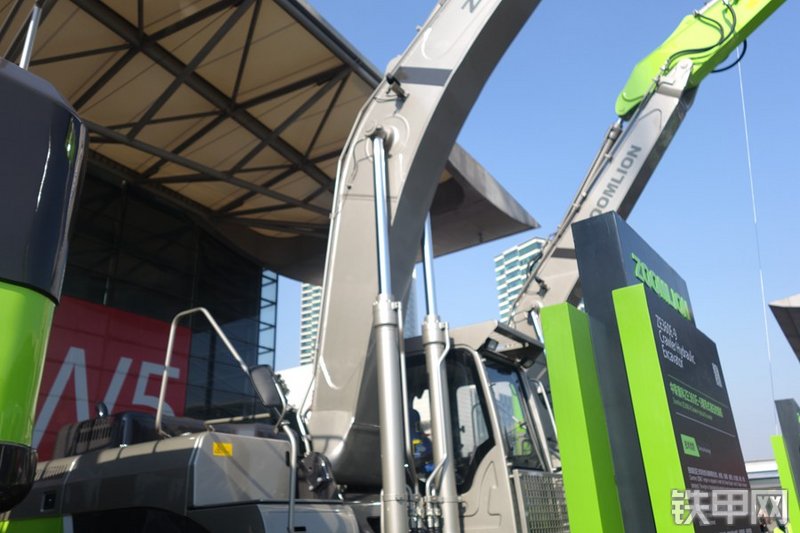 中联重科ZE360E-9挖掘机局部