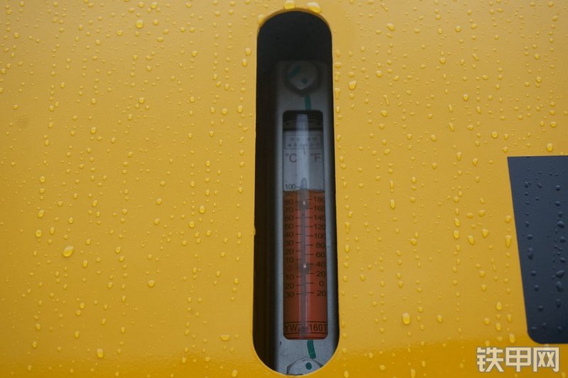 雷沃重工FR220E挖掘机局部