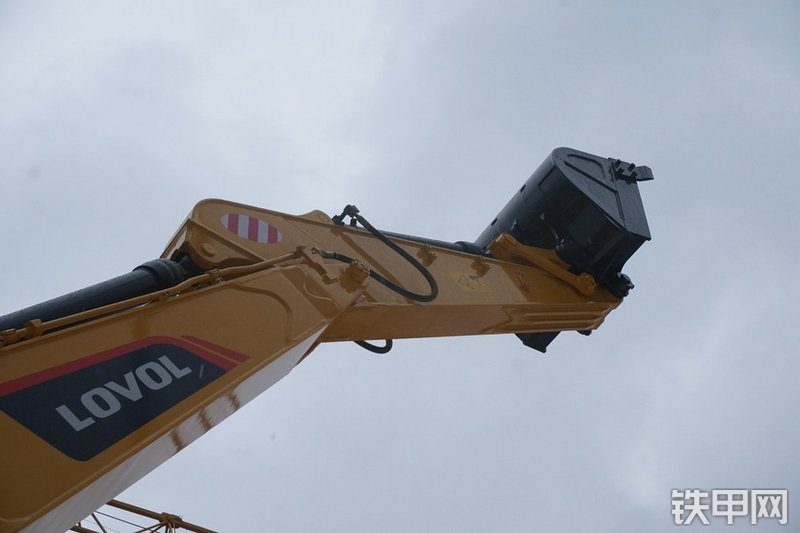 雷沃重工FR220E挖掘机局部