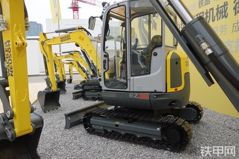 威克诺森EZ38挖掘机整机外观