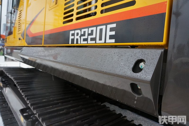 雷沃重工FR220E挖掘机局部