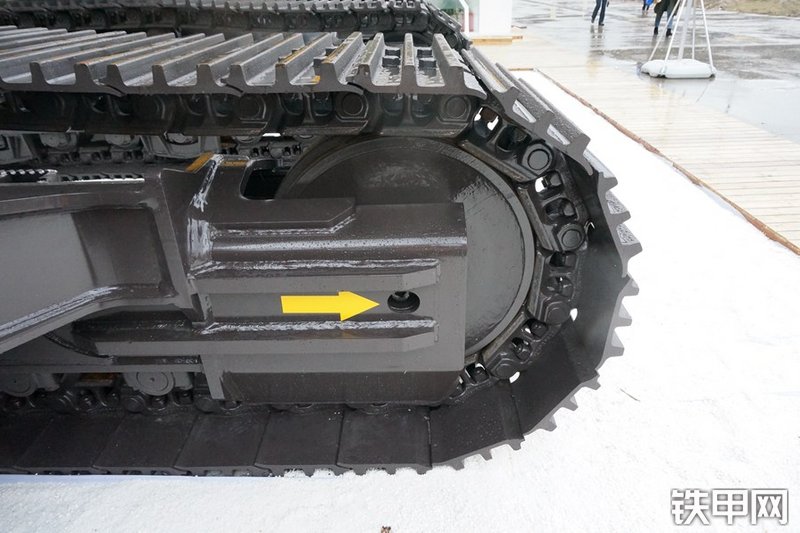雷沃重工FR370E挖掘机局部