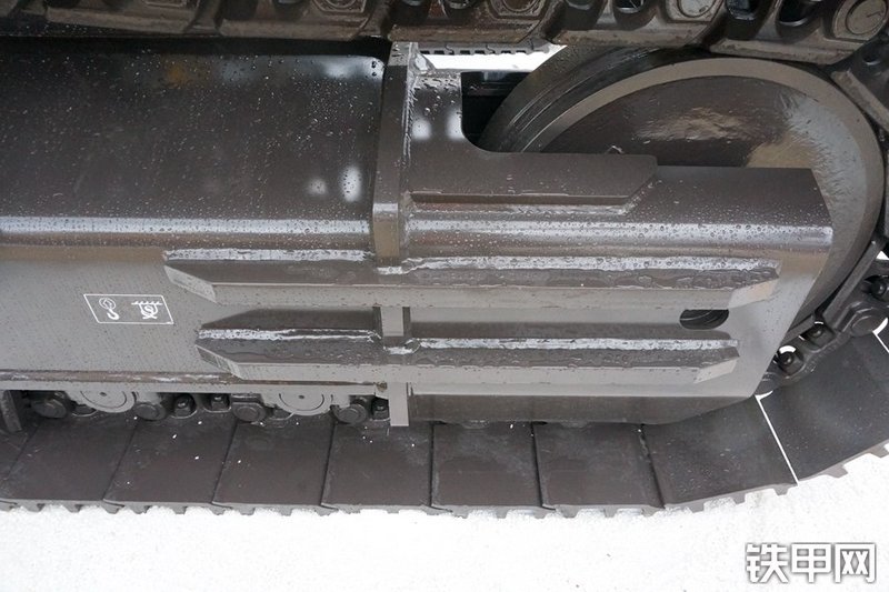 雷沃重工FR370E挖掘机局部