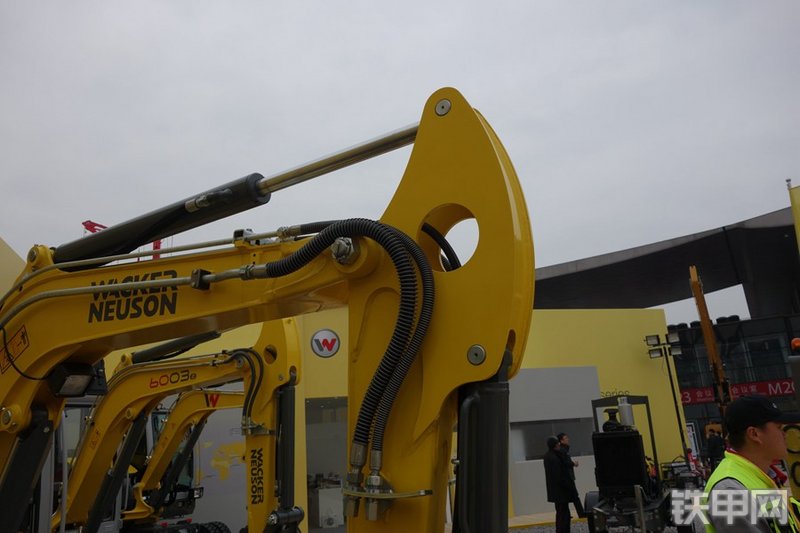 威克诺森EZ38挖掘机局部