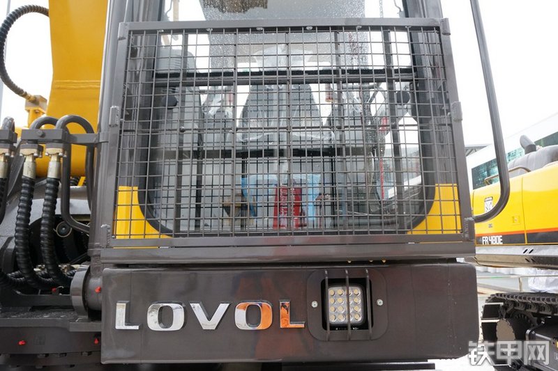 雷沃重工FR370E挖掘机局部