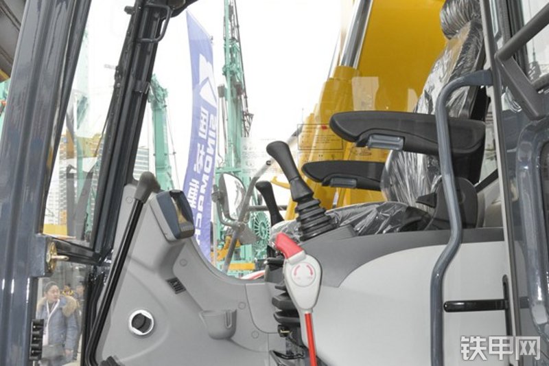 国机重工GE150H挖掘机局部