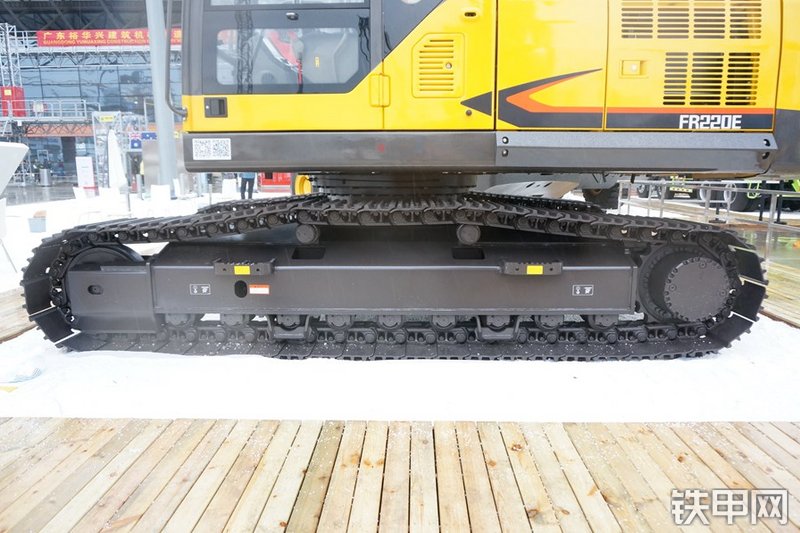 雷沃重工FR220E挖掘机局部