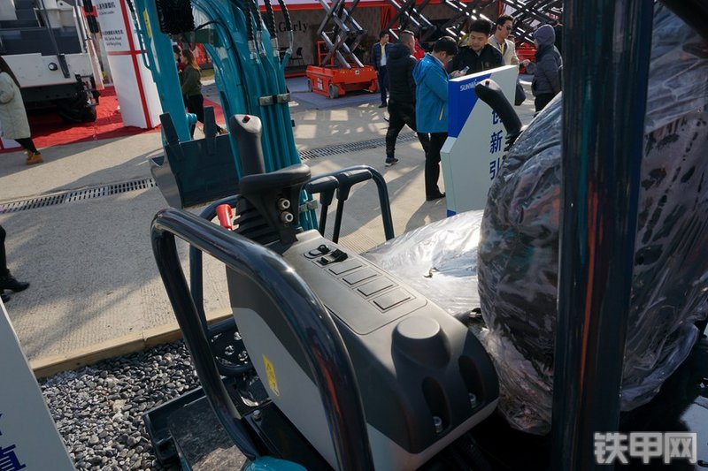 山河智能SWE18UB挖掘机局部