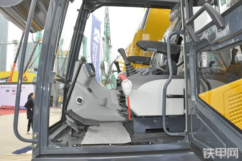 国机重工GE150H挖掘机局部