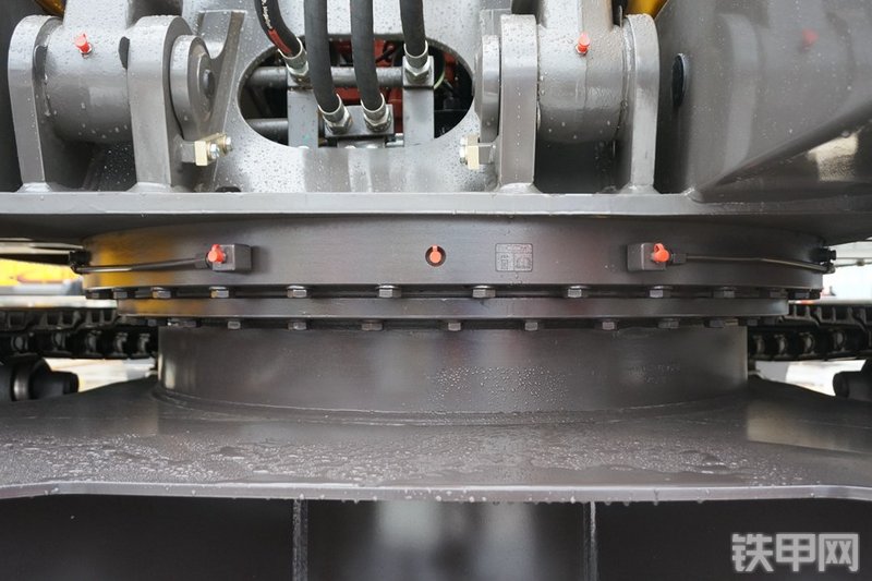 雷沃重工FR170E挖掘机局部