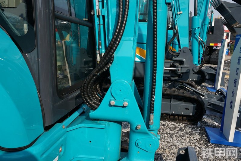 山河智能SWE40UB挖掘机局部