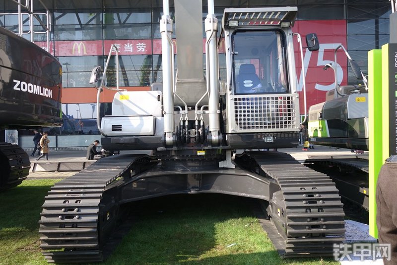 中联重科ZE360E-9挖掘机整机外观