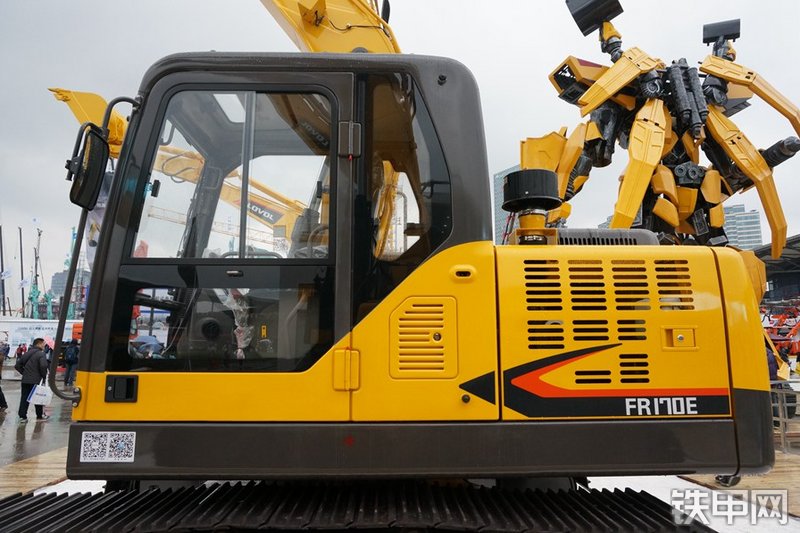 雷沃重工FR170E挖掘机整机外观