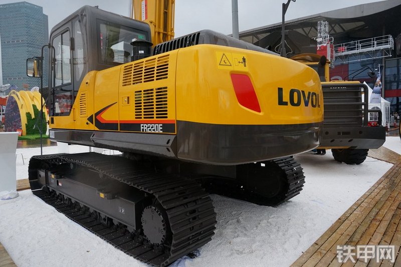 雷沃重工FR220E挖掘机整机外观