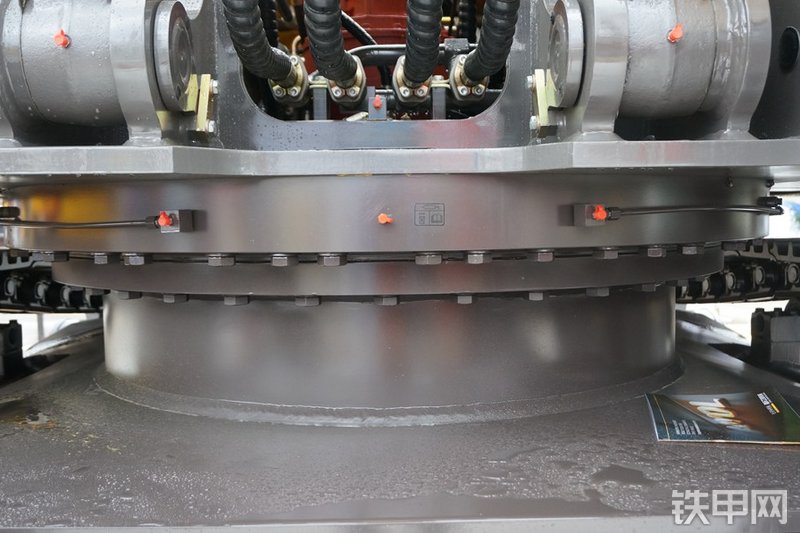 雷沃重工FR370E挖掘机局部