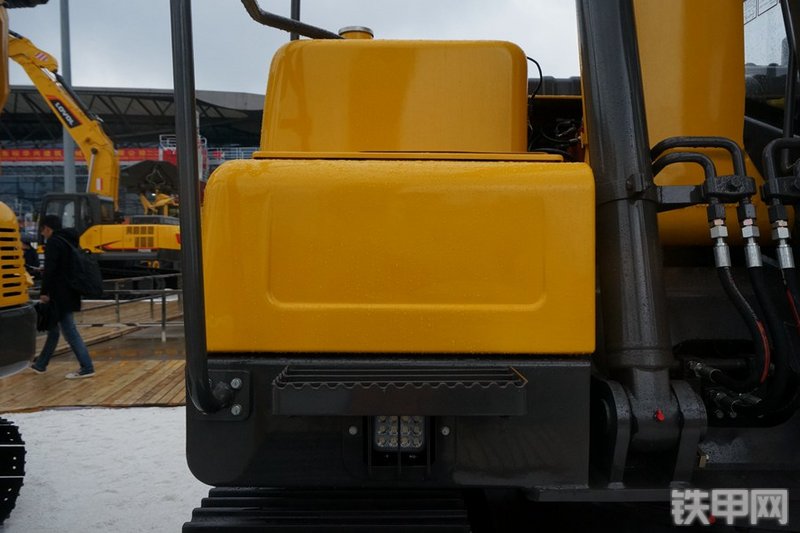 雷沃重工FR170E挖掘机局部