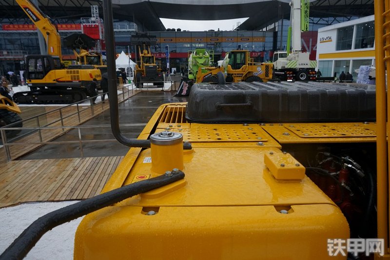 雷沃重工FR170E挖掘机局部