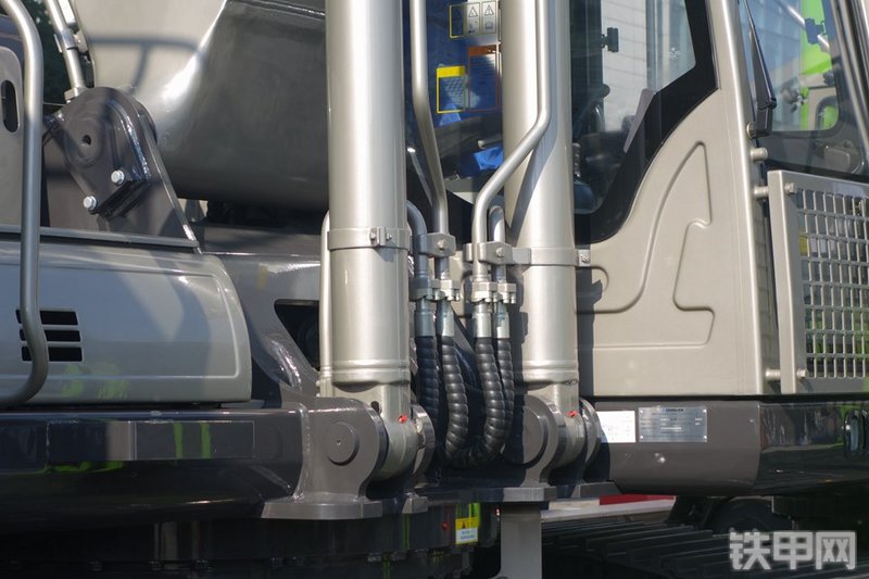 中联重科ZE360E-9挖掘机局部