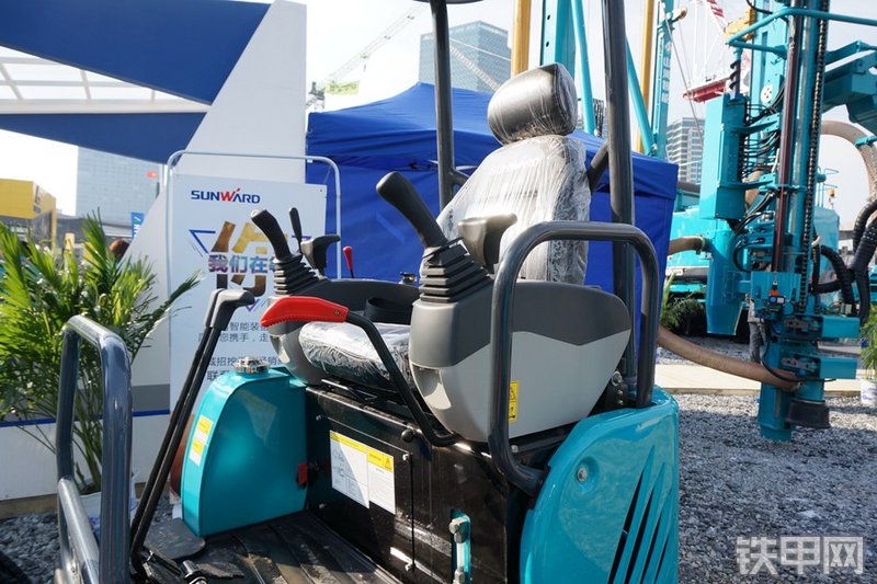 山河智能SWE18UB挖掘机局部