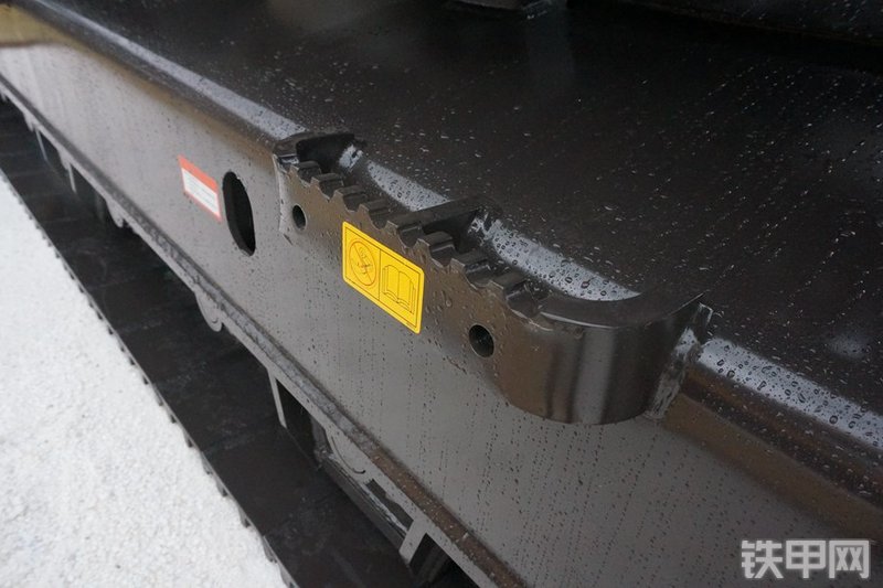 雷沃重工FR370E挖掘机局部