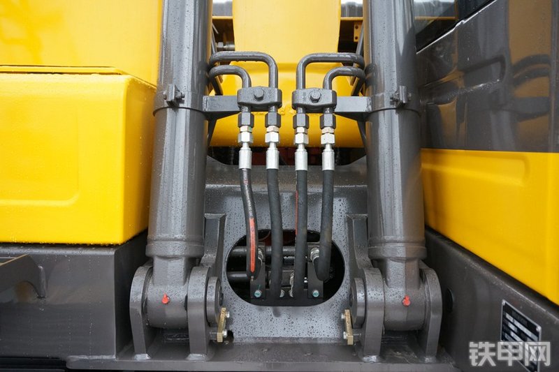 雷沃重工FR170E挖掘机局部