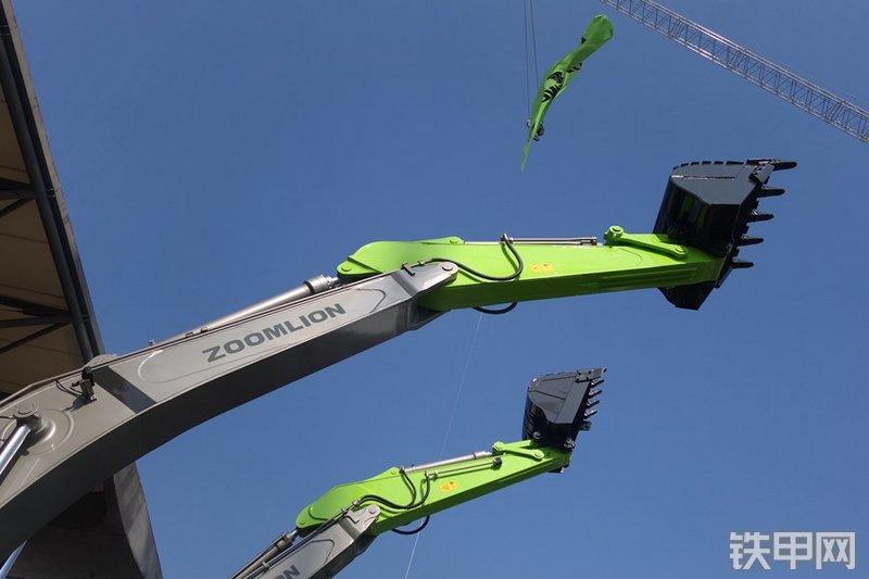 中联重科ZE360E-9挖掘机局部