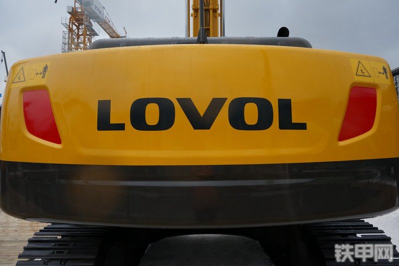 雷沃重工FR220E挖掘机整机外观