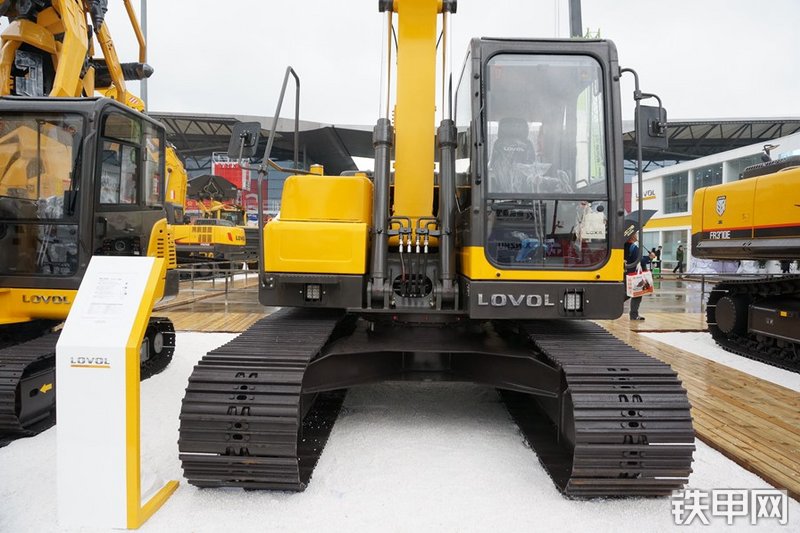 雷沃重工FR170E挖掘机整机外观