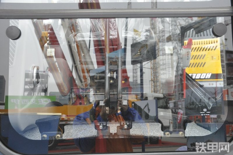 国机重工GE150H挖掘机局部