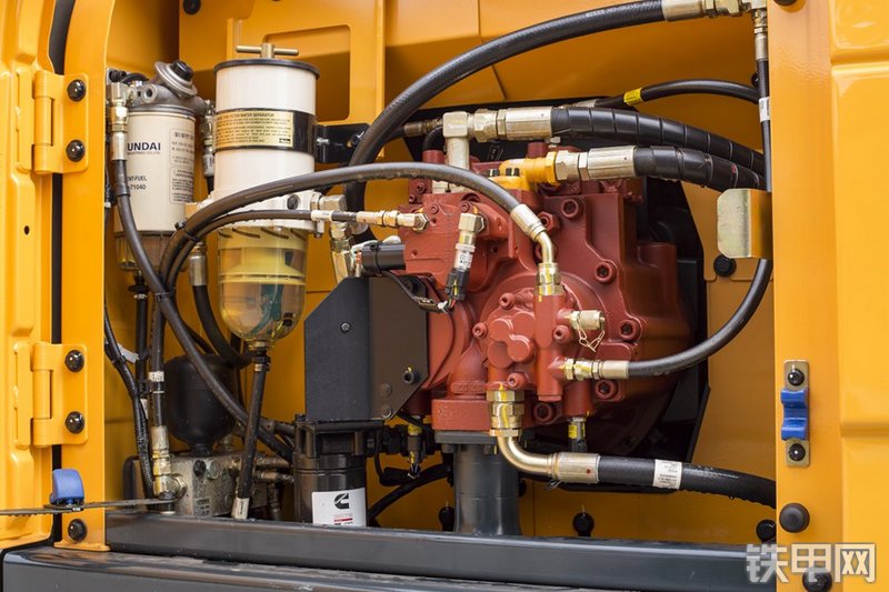 现代R210WVS挖掘机局部