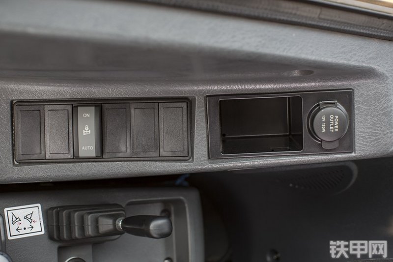 现代R60WVS挖掘机局部