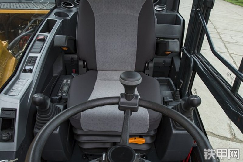 现代R210WVS挖掘机局部