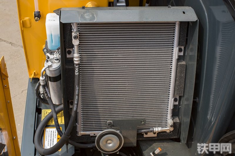 现代R60WVS挖掘机局部