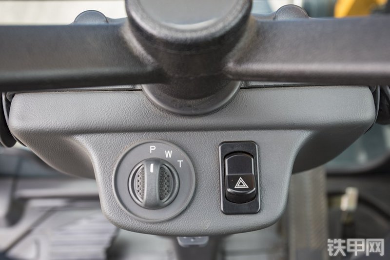 现代R60WVS挖掘机局部