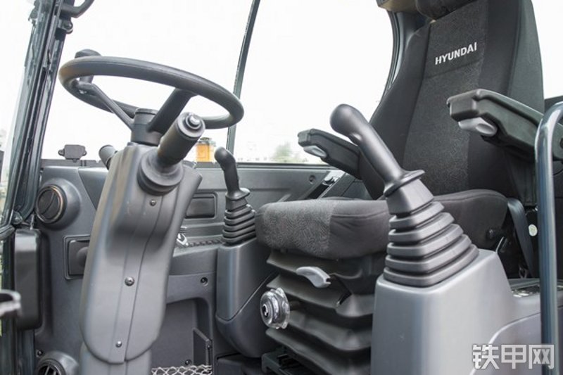 现代R60WVS挖掘机局部