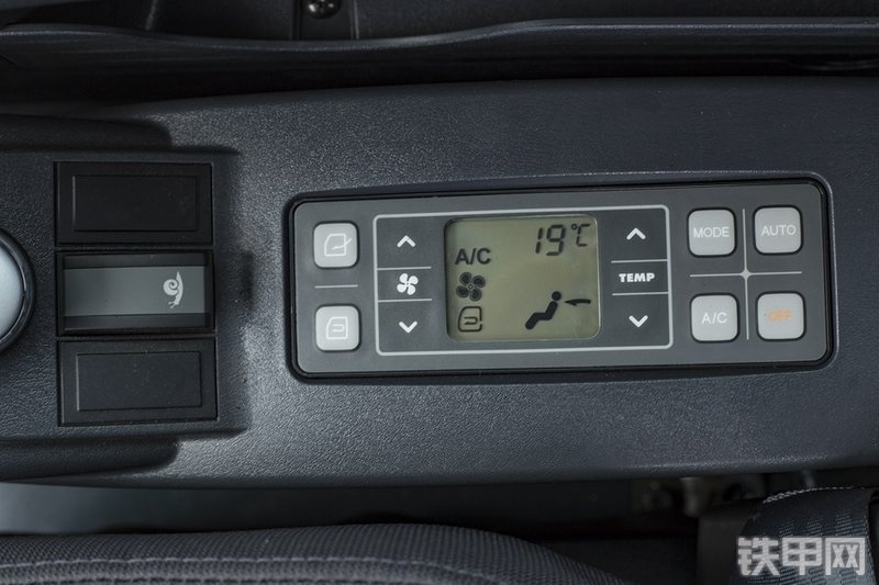 现代R210WVS挖掘机局部