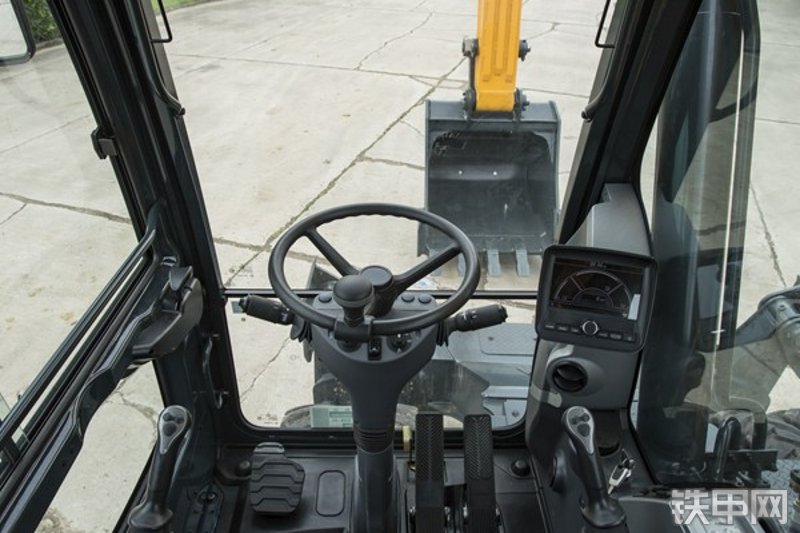 现代R210WVS挖掘机局部