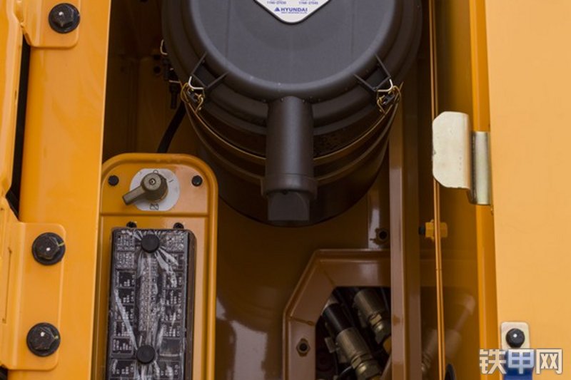 现代R210WVS挖掘机局部