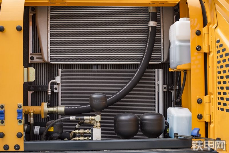 现代R210WVS挖掘机局部