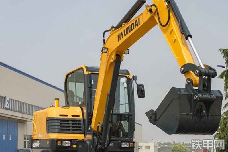 现代R60WVS挖掘机整机外观