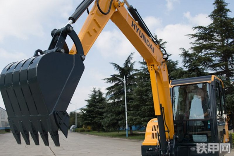 现代R 60VS挖掘机整机外观