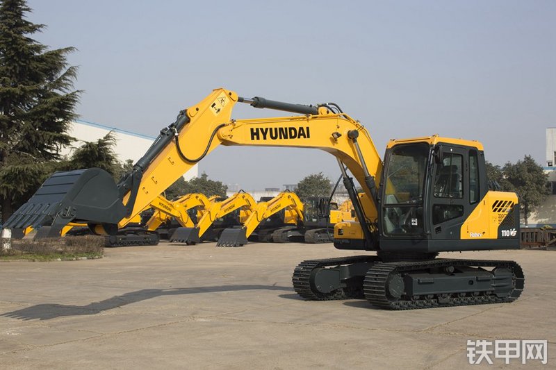 现代R110VS挖掘机整机外观